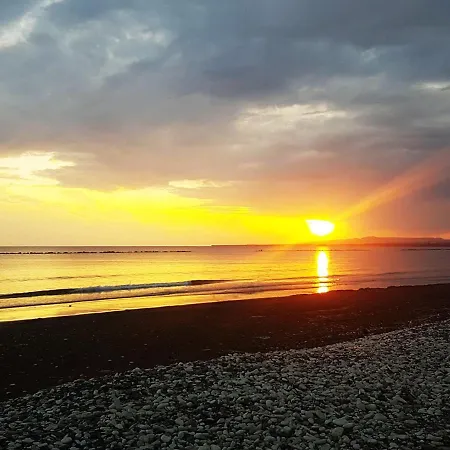 Panorama House, 5 Meters To The Sea Vakantiehuis *